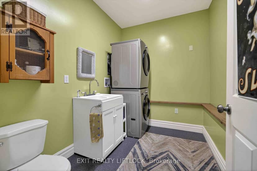2464 Queen Mary Street — photo 29 of 40