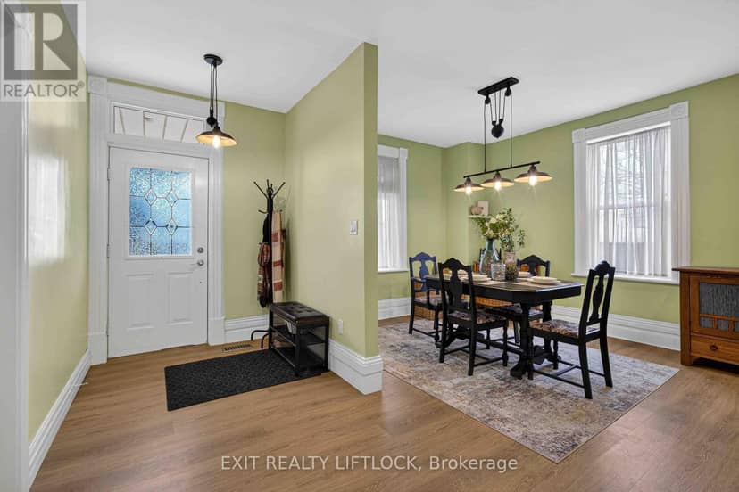 2464 Queen Mary Street — photo 4 of 40