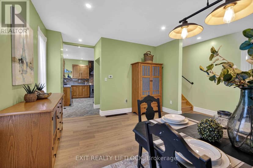 2464 Queen Mary Street — photo 8 of 40