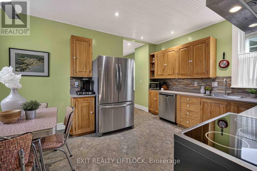 2464 Queen Mary Street — photo 9 of 40