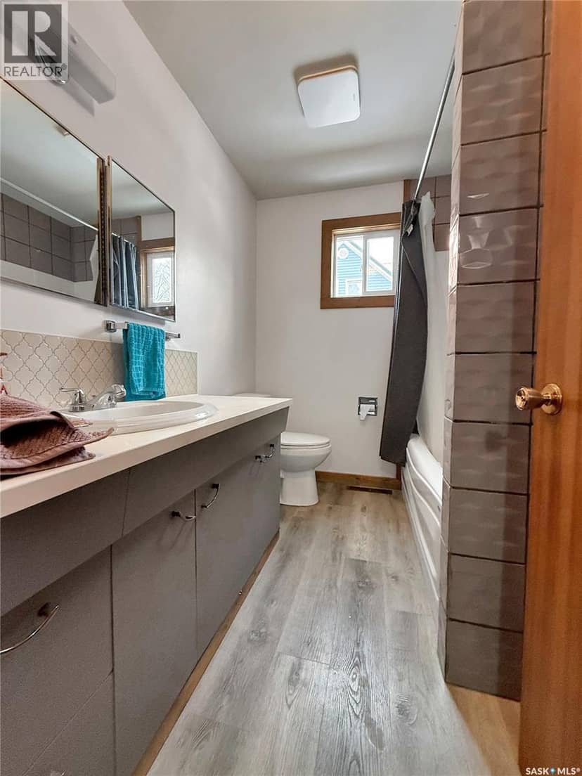 206 Pitt STREET — photo 16 of 28