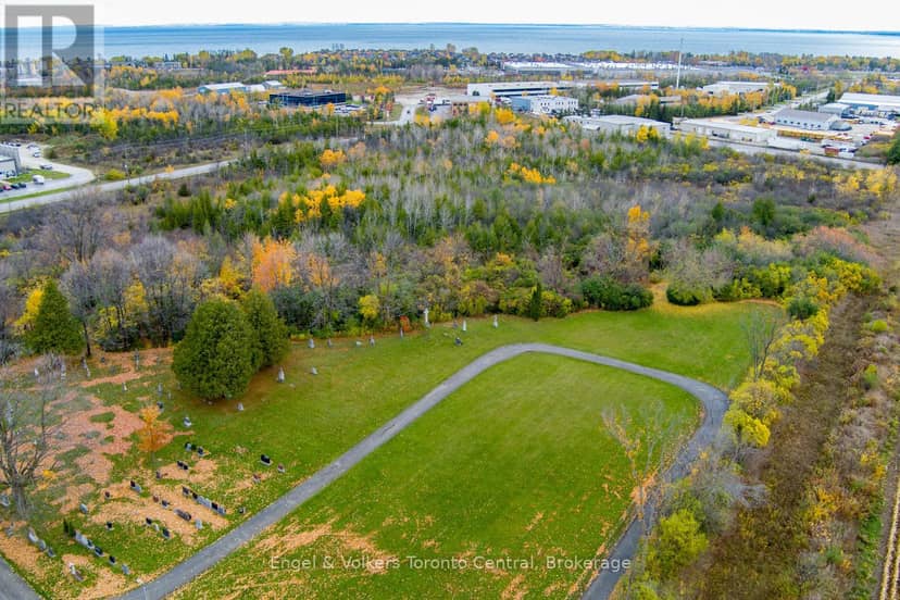 401 Raglan Street — photo 14 of 15
