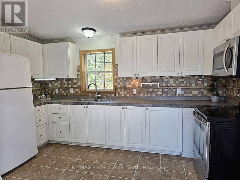 1013 Seventh Lane — photo 10 of 27
