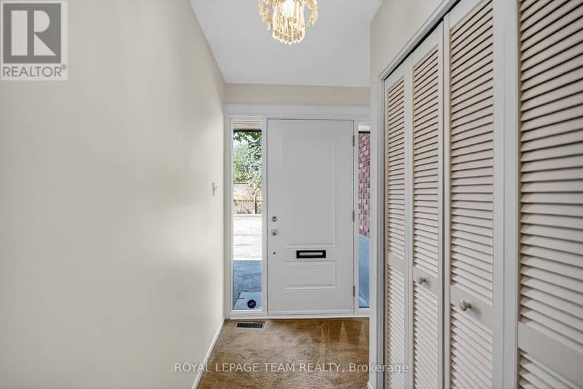 1900 Southampton Court, Ottawa, photo 8