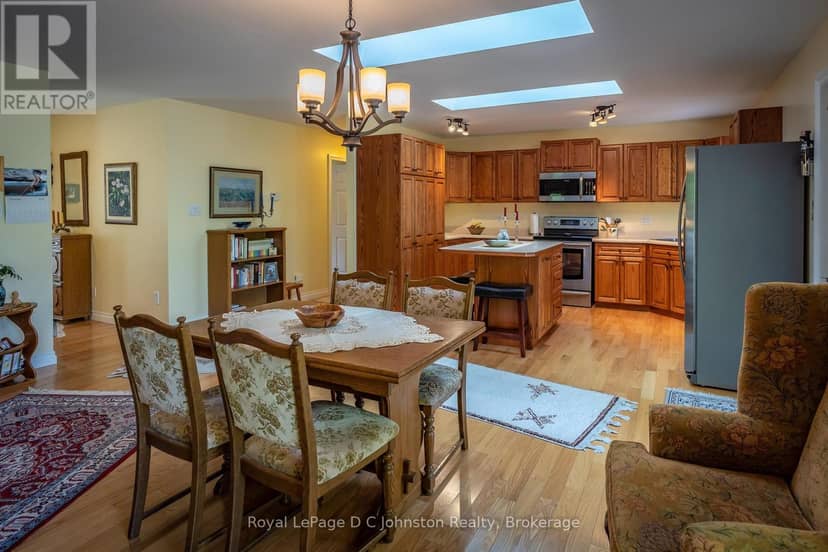 27 Gremik Crescent — photo 11 of 31