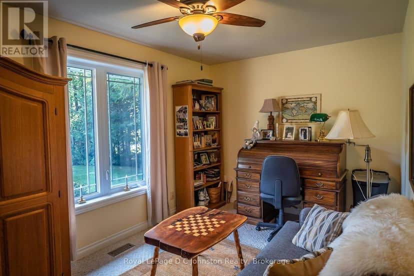 27 Gremik Crescent — photo 18 of 31