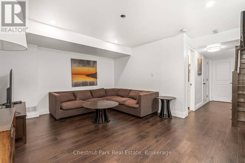 65 Rockmount Crescent — photo 34 of 40