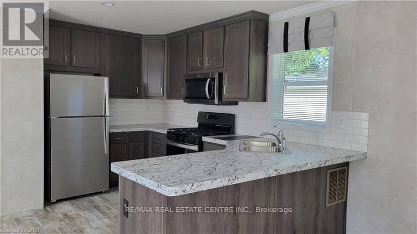 24 Macpherson Crescent — photo 4 of 18
