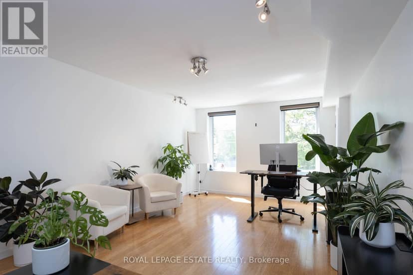 432 Queen Street E — photo 18 of 36