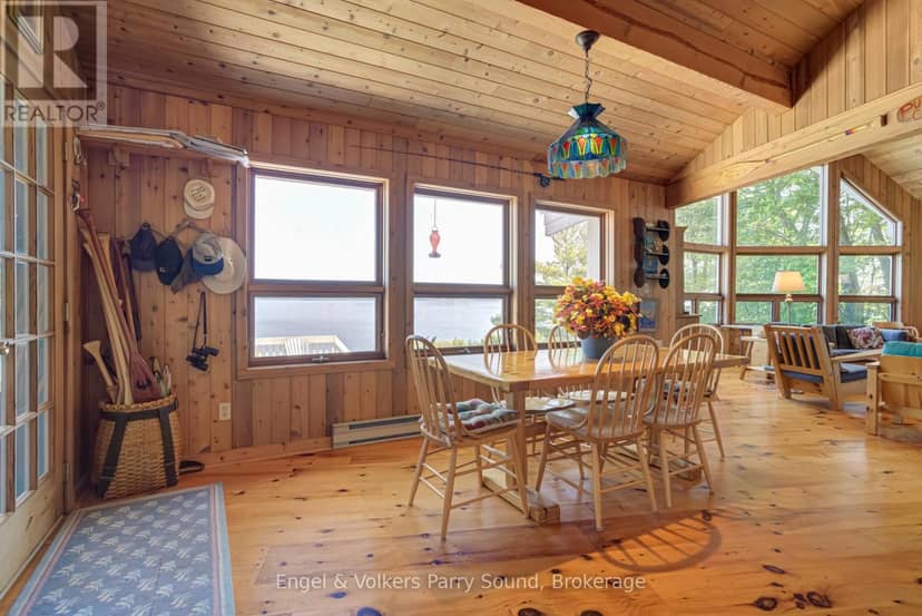 8 Island 29C — photo 13 of 40