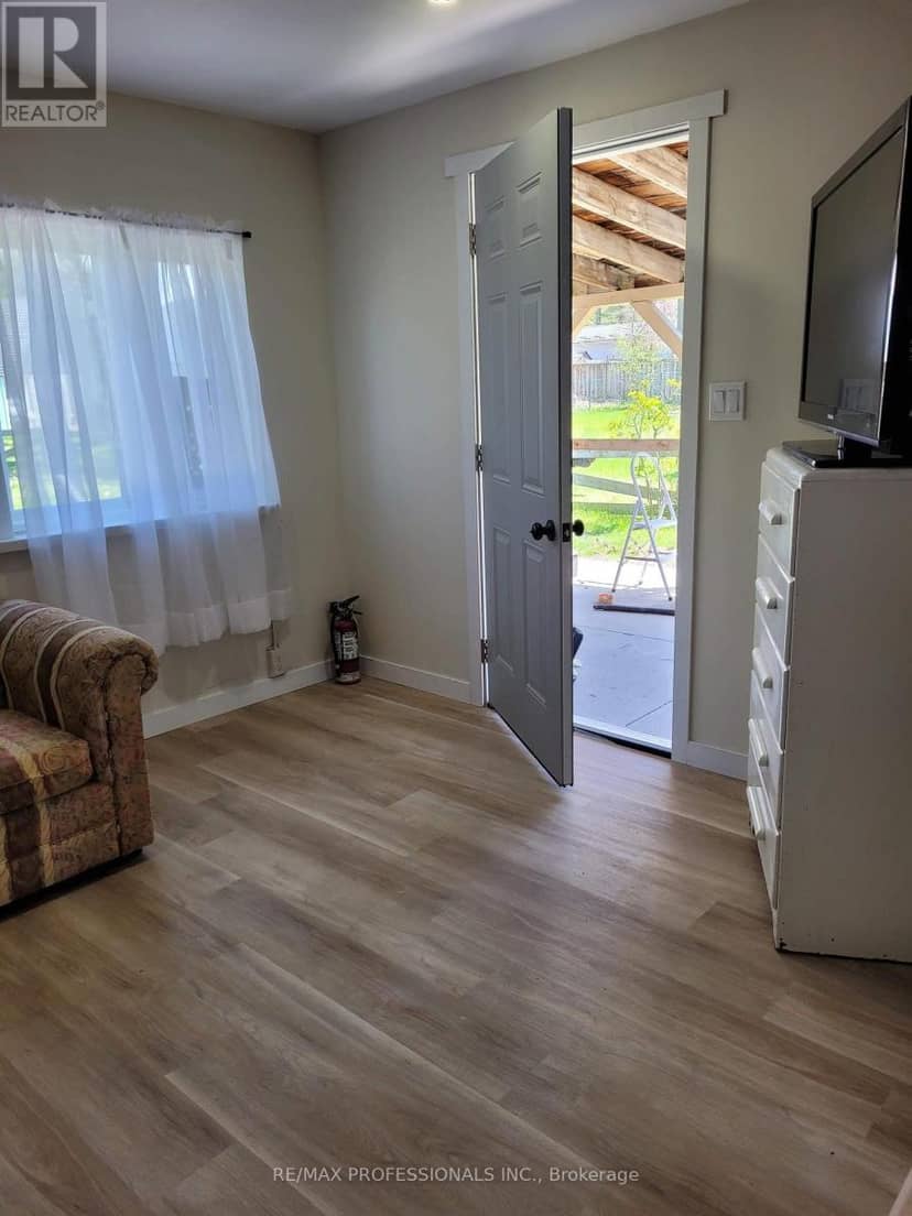 39 Beck Street — photo 4 of 16