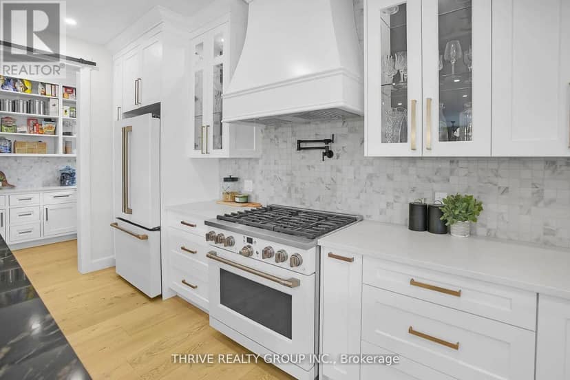 862 Lunar Drive — photo 5 of 10