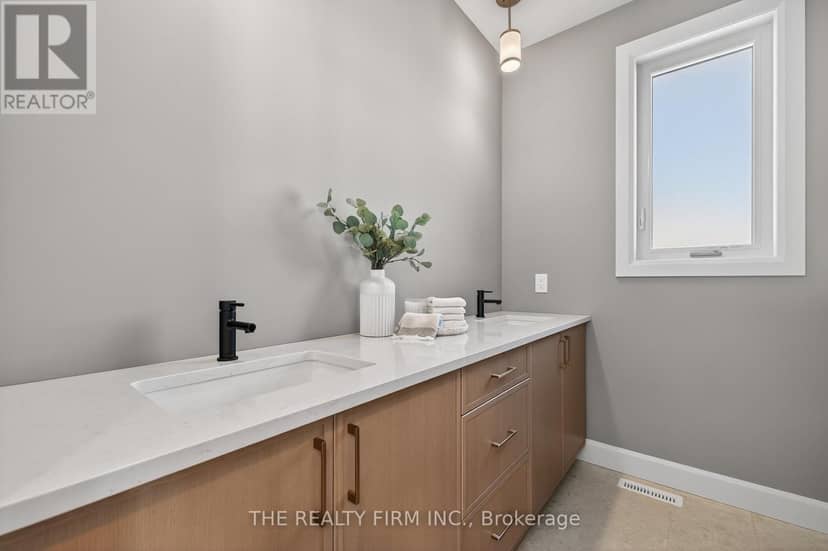 289 King Street — photo 24 of 32