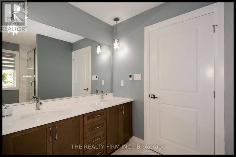 285 Elizabeth Street — photo 14 of 23