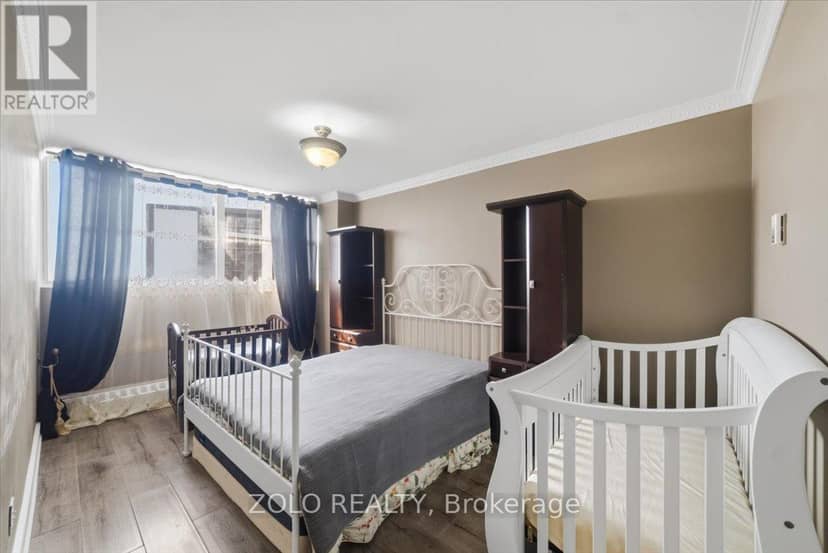 707 - 2121 Roche Court — photo 20 of 33