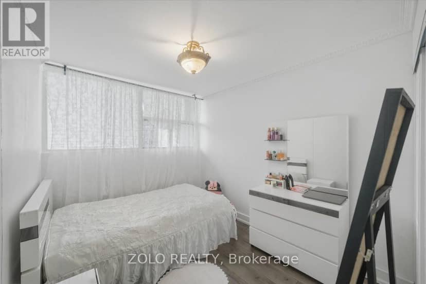 707 - 2121 Roche Court — photo 21 of 33