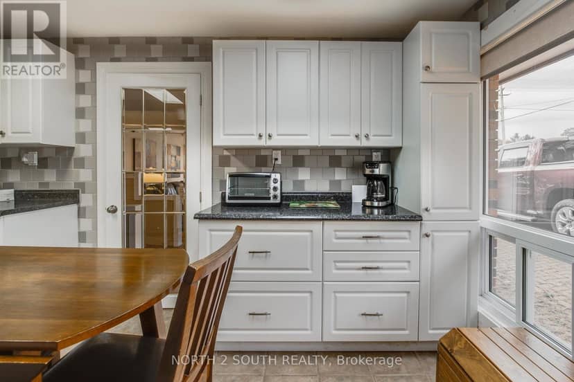 2512 Honey Harbour Road — photo 26 of 40