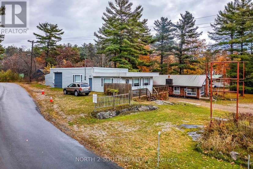 2512 Honey Harbour Road — photo 3 of 40