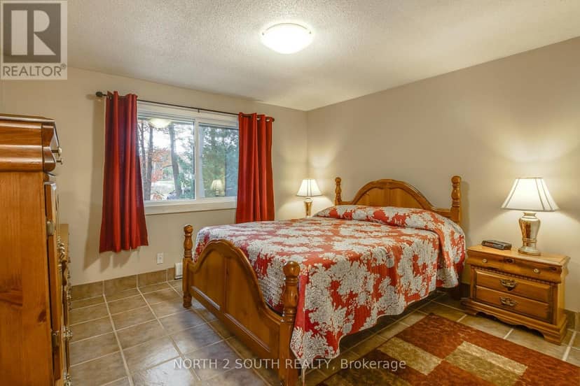 2512 Honey Harbour Road — photo 28 of 40
