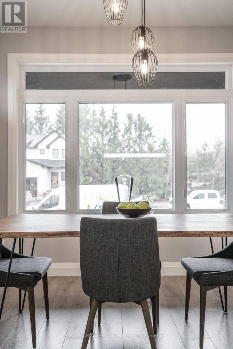 5 Mackenzie John Crescent — photo 11 of 40