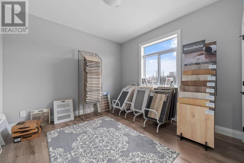 5 Mackenzie John Crescent — photo 24 of 40
