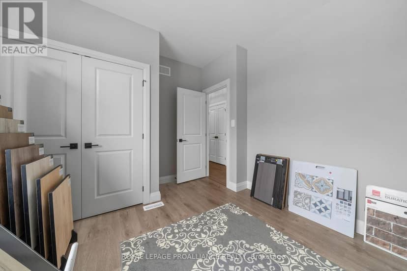 5 Mackenzie John Crescent — photo 25 of 40