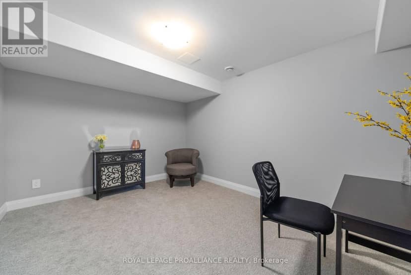 5 Mackenzie John Crescent — photo 32 of 40