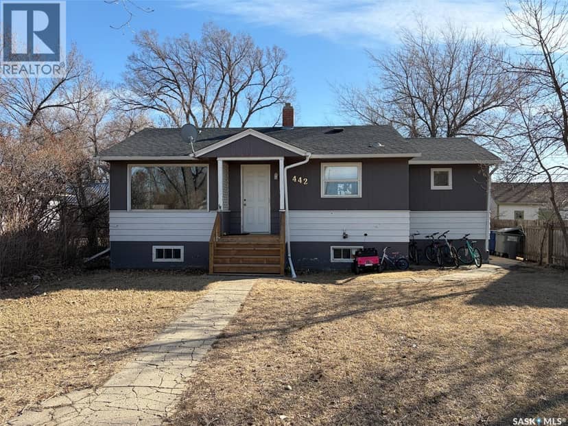 442 Front STREET W, Eastend