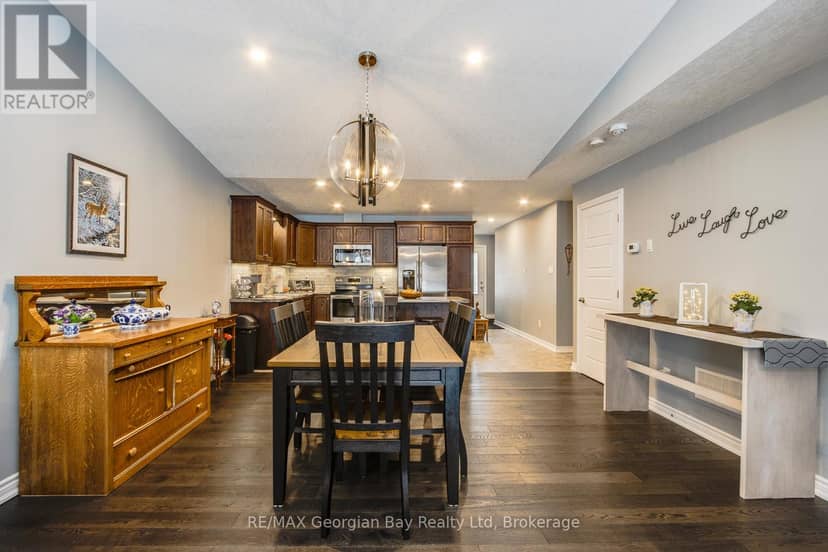 39 Chamberlain Crescent — photo 9 of 34