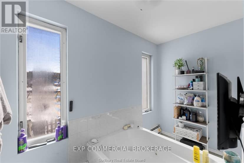 29 Laren Street — photo 17 of 40