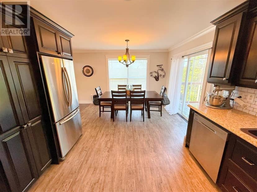 16 Park Crescent — photo 10 of 27
