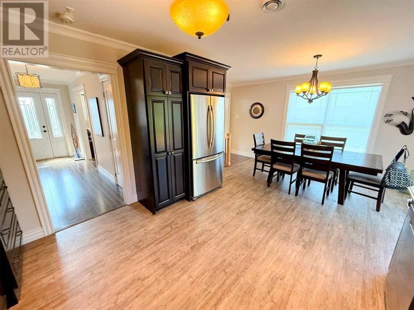 16 Park Crescent — photo 11 of 27