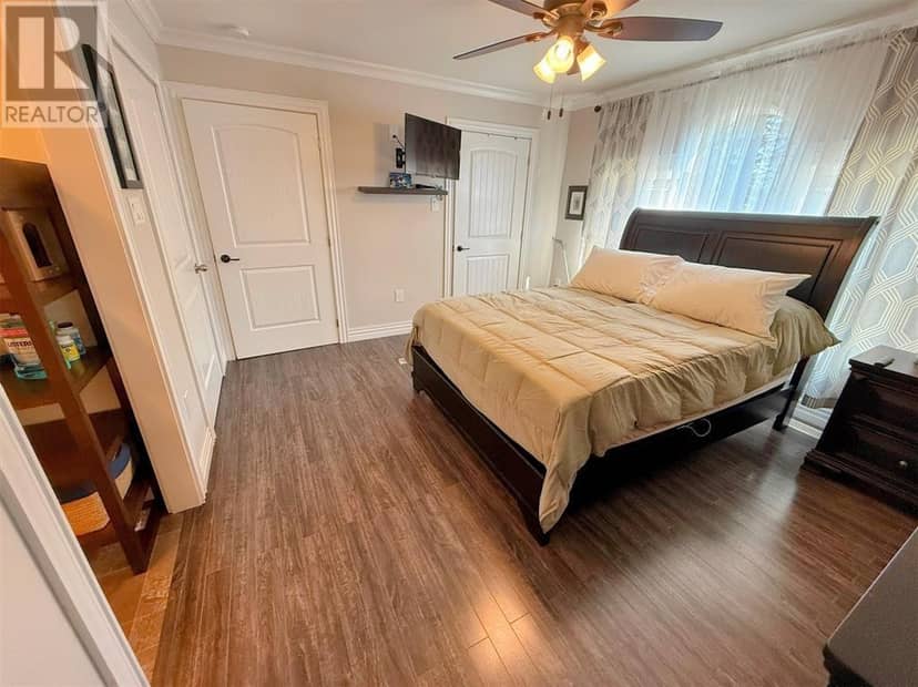 16 Park Crescent — photo 13 of 27