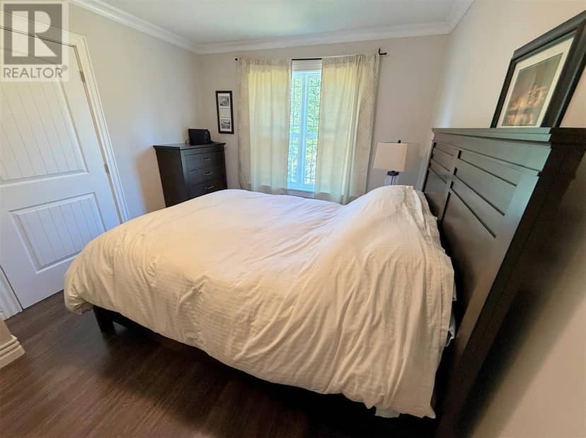 16 Park Crescent — photo 15 of 27
