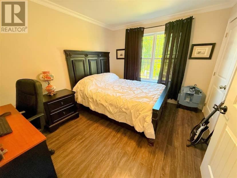 16 Park Crescent — photo 16 of 27