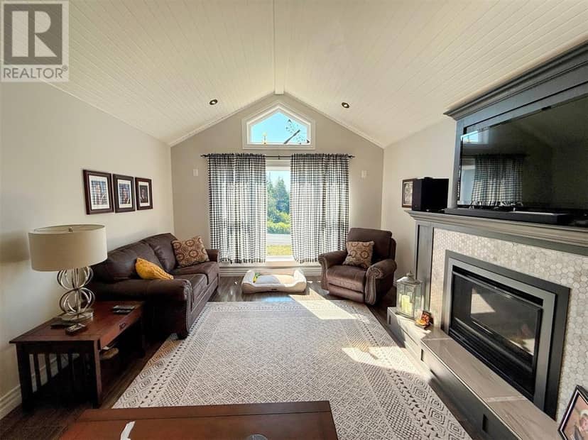 16 Park Crescent, Catalina, photo 3