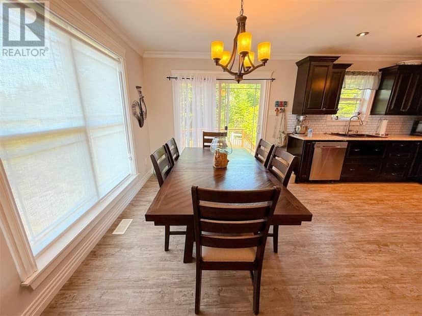 16 Park Crescent — photo 9 of 27
