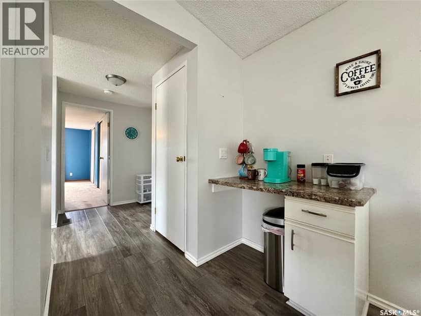 317 Riedel AVENUE E — photo 10 of 37