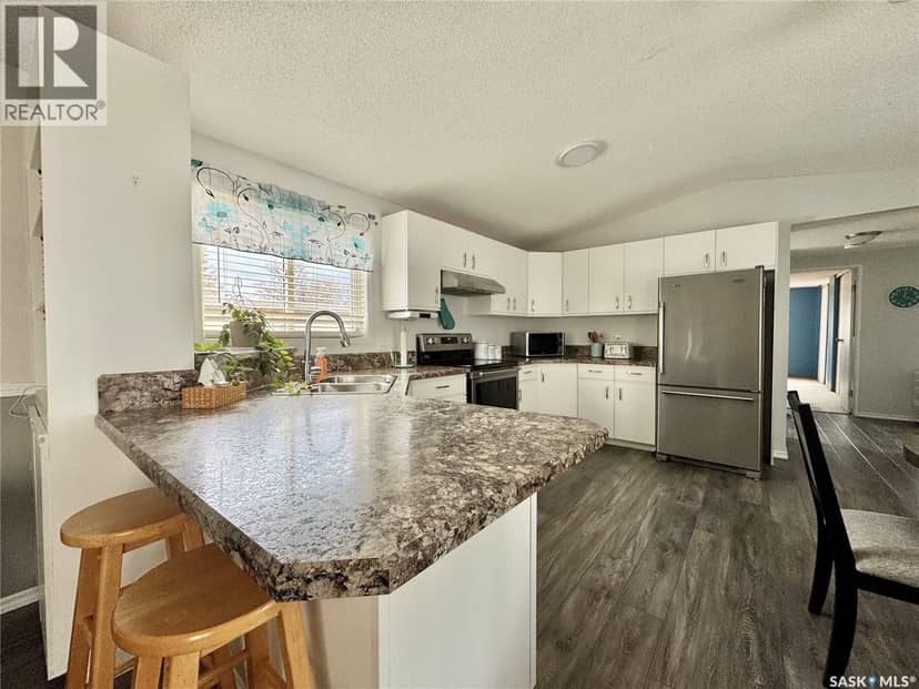 317 Riedel AVENUE E, Langenburg, photo 5