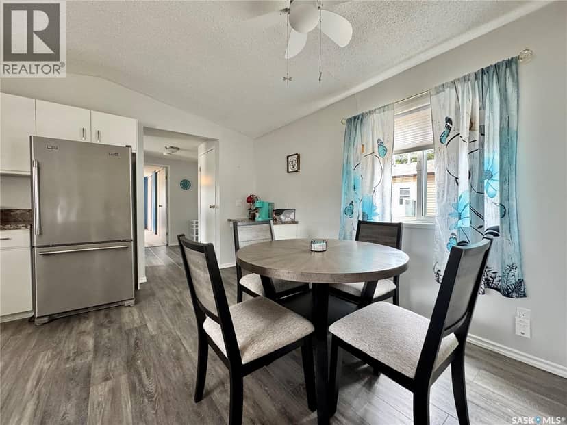 317 Riedel AVENUE E — photo 9 of 37