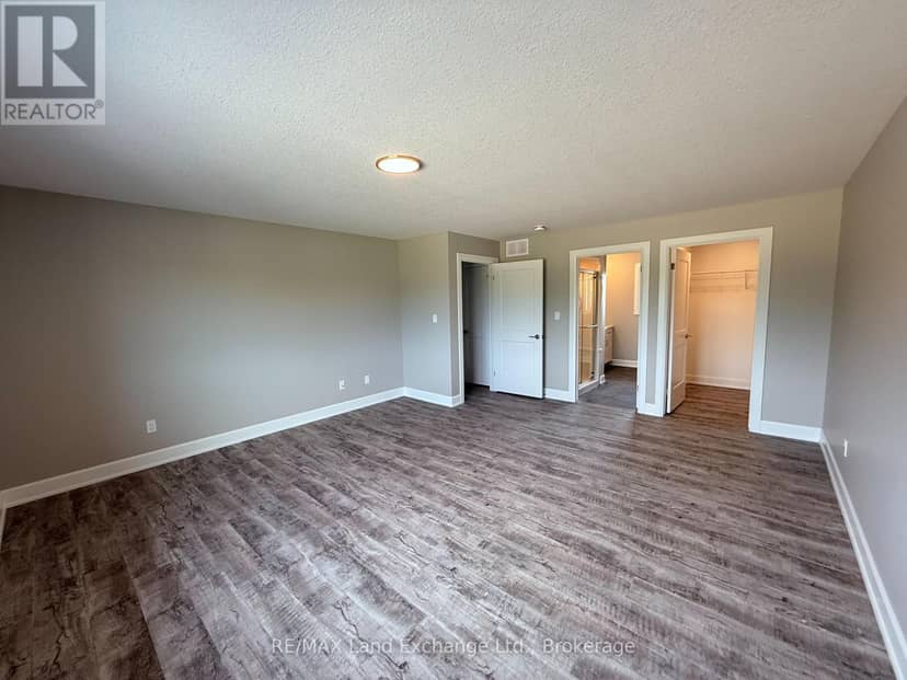 Unit 3 - 8 Golf Links Road — photo 17 of 26