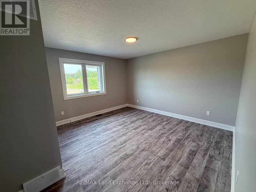 Unit 3 - 8 Golf Links Road — photo 13 of 26