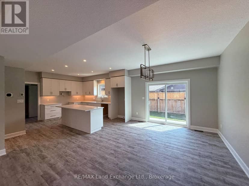 Unit 3 - 8 Golf Links Road — photo 7 of 26