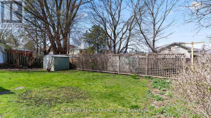 130 Wellington Street S — photo 11 of 40
