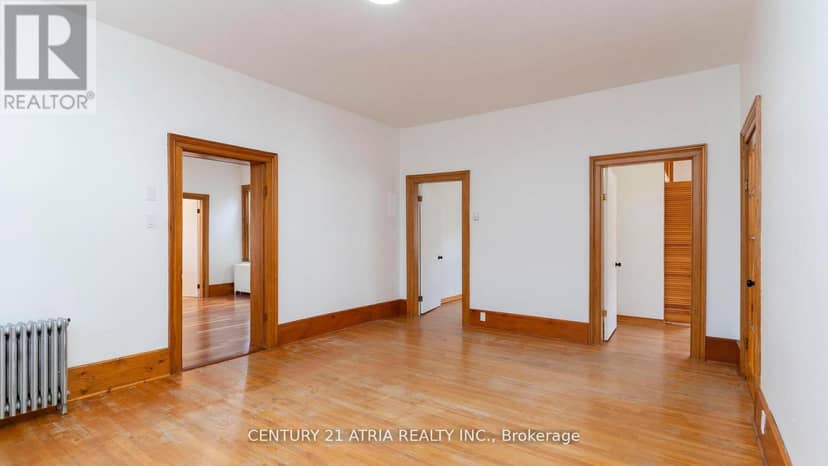 130 Wellington Street S — photo 19 of 40