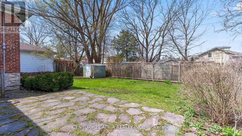 130 Wellington Street S — photo 7 of 40