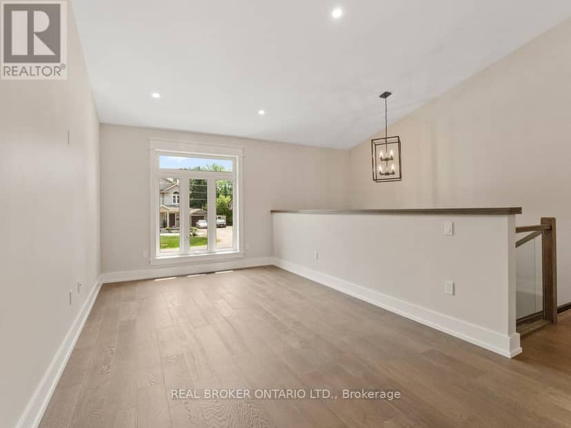 44 Topham Boulevard — photo 13 of 40