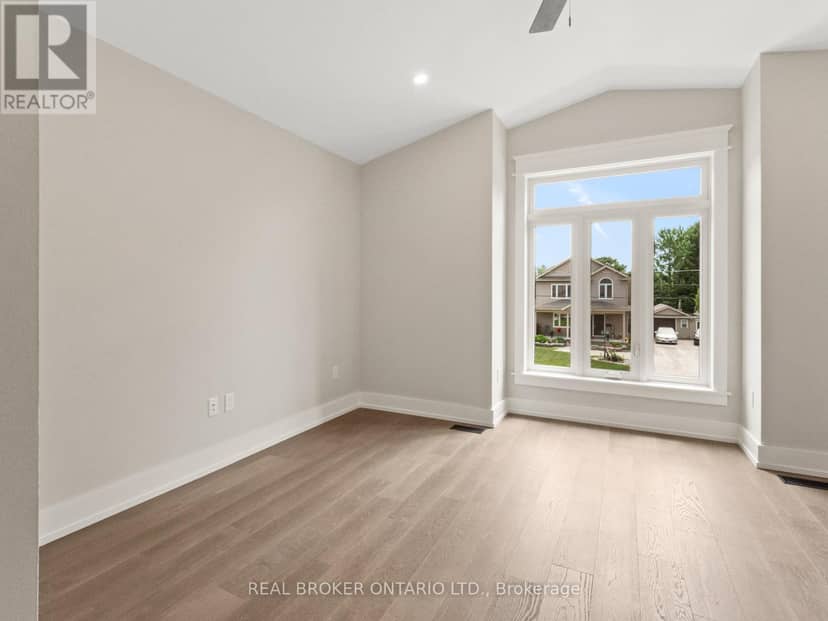44 Topham Boulevard — photo 14 of 40