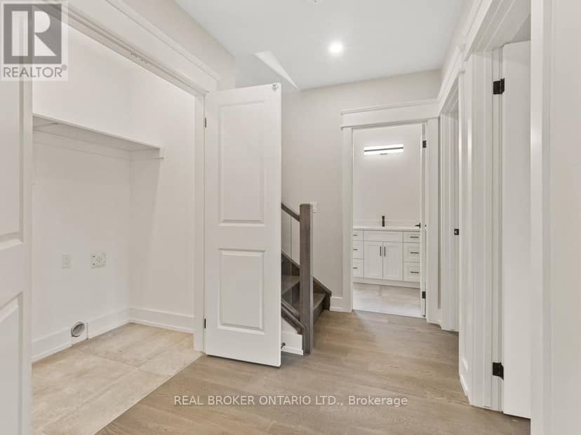 44 Topham Boulevard — photo 15 of 40