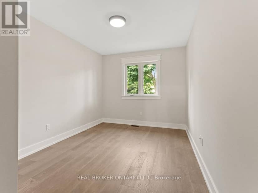 44 Topham Boulevard — photo 17 of 40